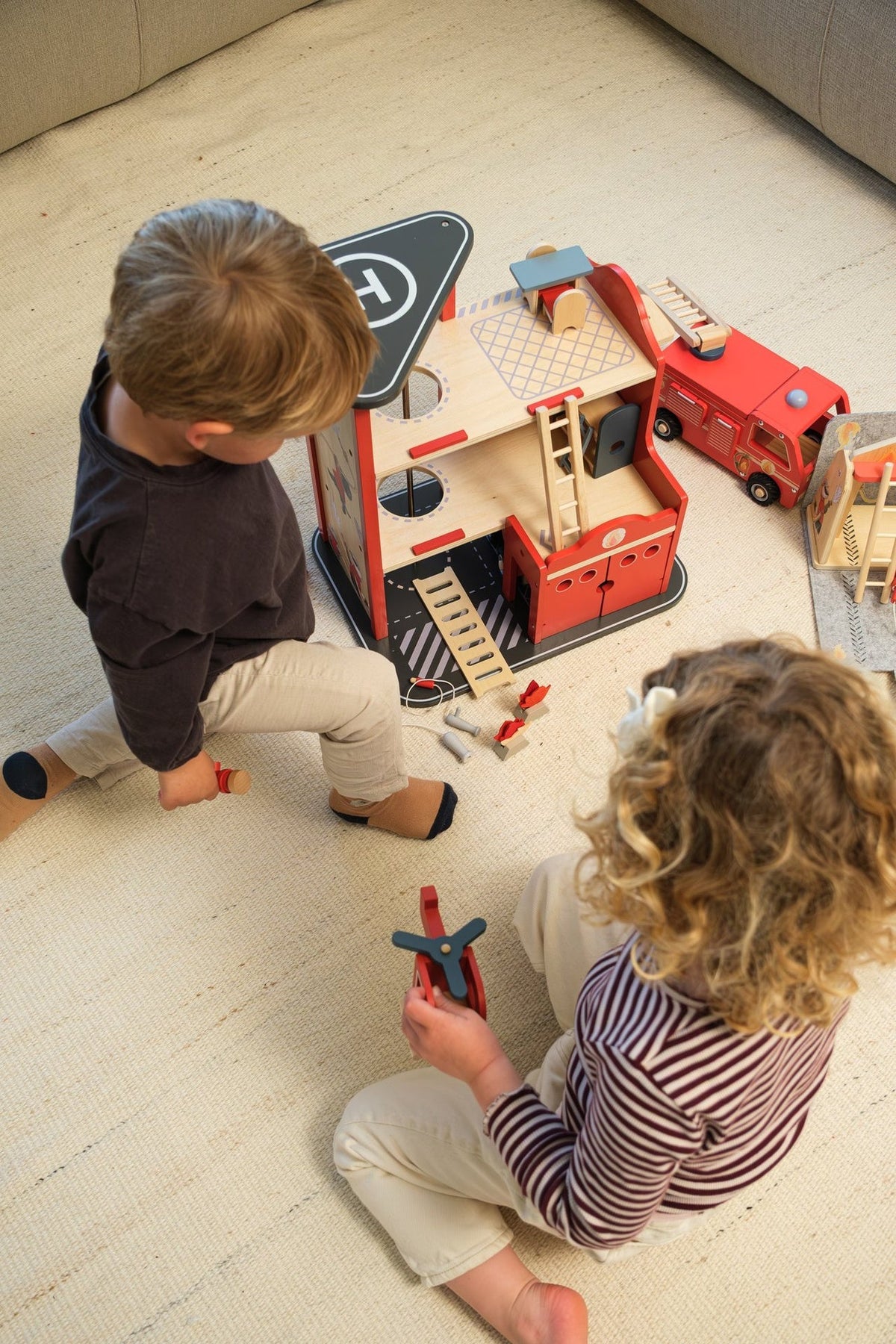 Egmont Toys Grande caserma dei pompieri con accessori e amico in miniatura - foto 2