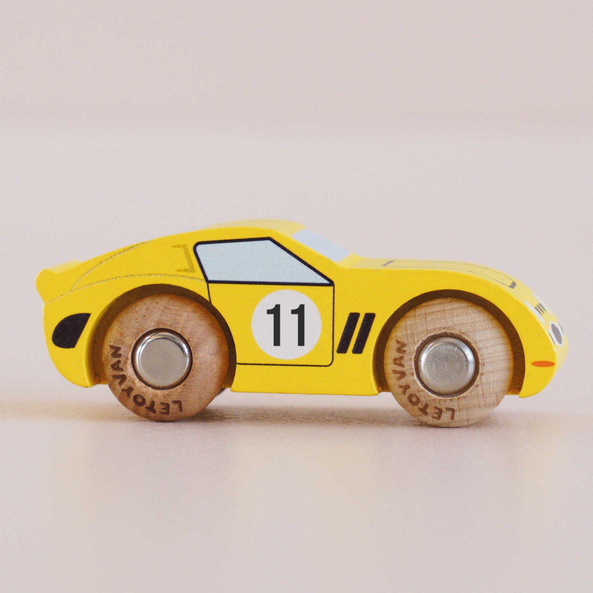 Le Toy Van No. 24 Luca - auto da corsa in legno Classic Car Collection - foto 2