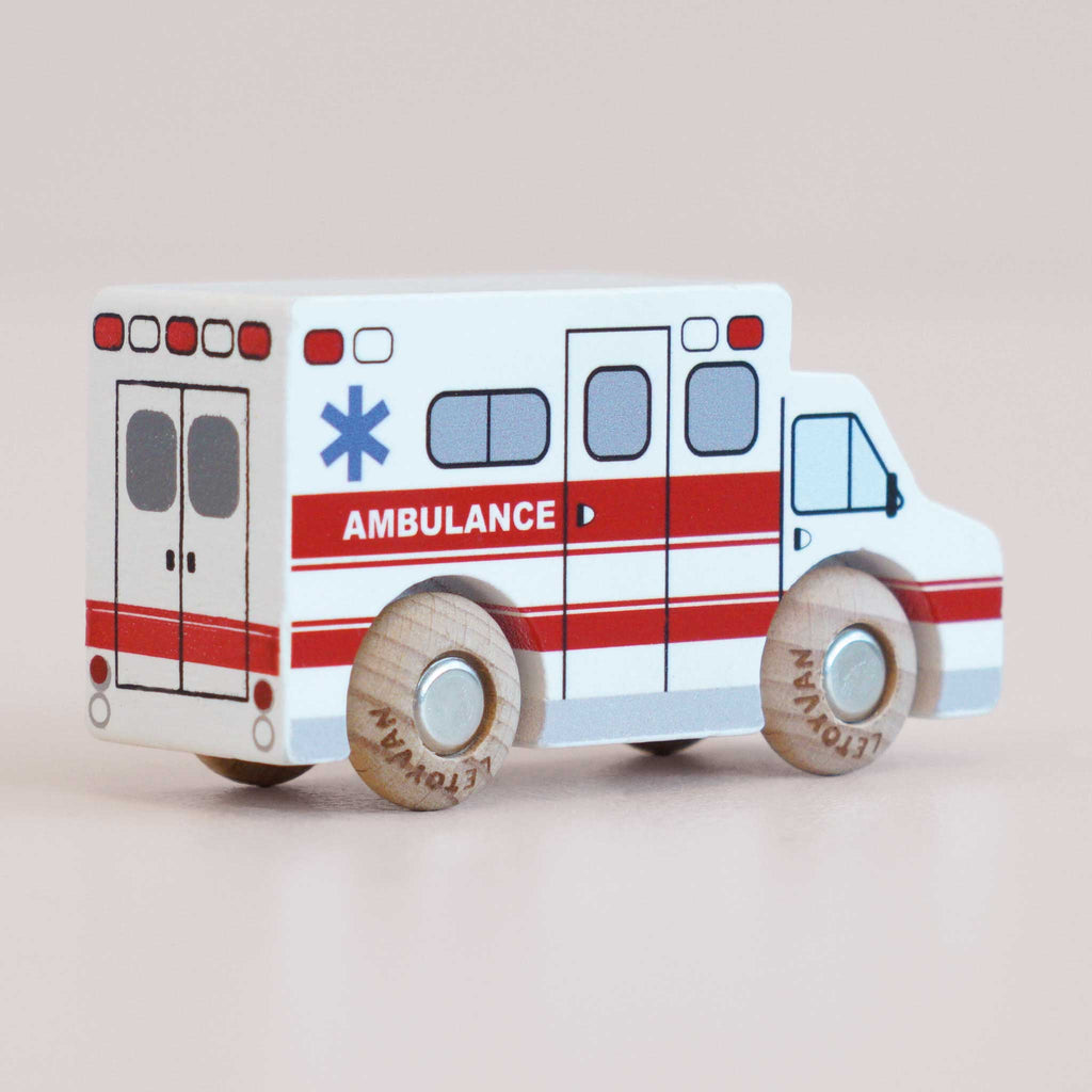 Le Toy Van No. 43 Lance - ambulanza in legno Classic Car Collection - foto 3